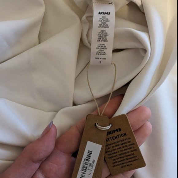 SKIMS White Swim Coverup - Picture 4 of 4